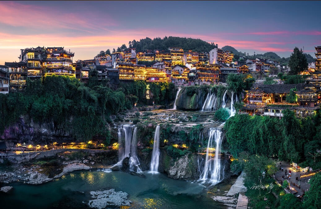 芙蓉镇 芙蓉镇的瀑布